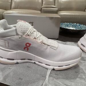 On Running women’s White and Red Athletic Shoes